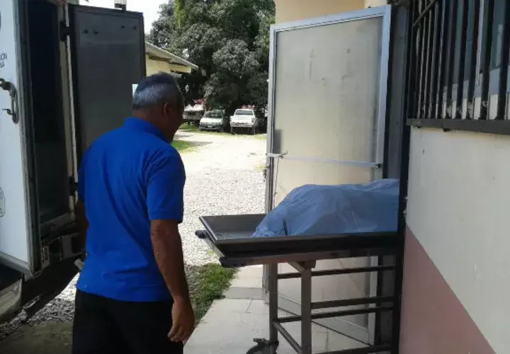 El cuerpo del hoy occiso fue traslado a la morgue judicial en David. Foto: Mayra Madrid. 