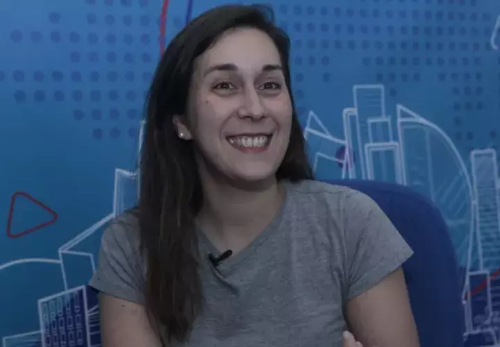 Jóvenes voluntarios de Brasil, Portugal y Venezuela colaboran en la traducción y diseño gráfico. /Foto Víctor Arosemena
