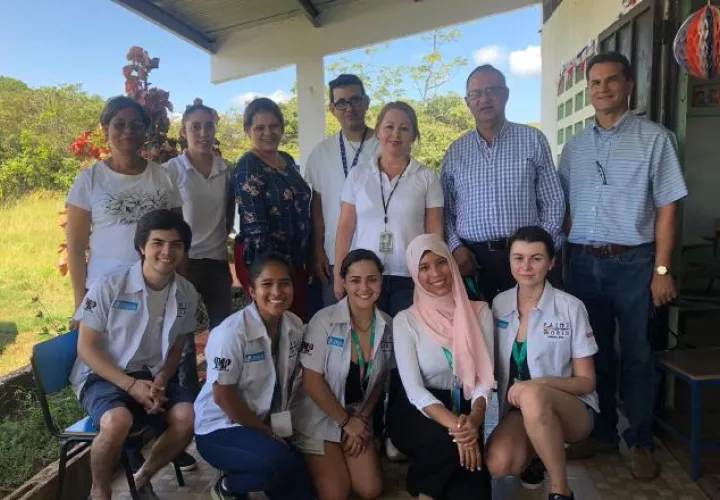 Los voluntarios durante su visita en Panamá. 