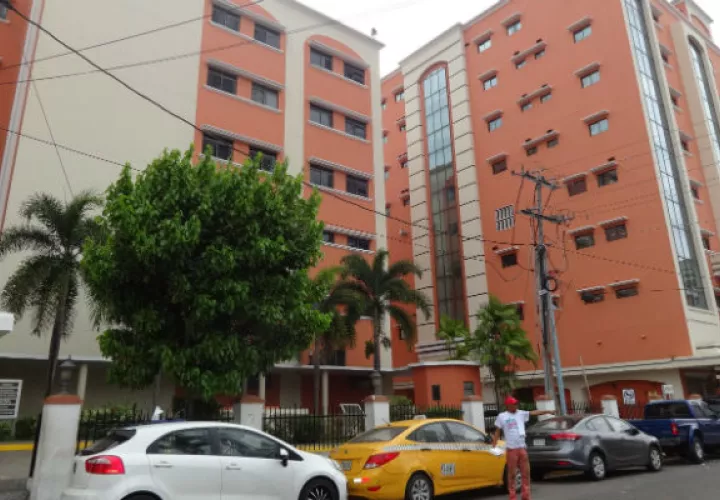 Mariam Espino, Supervisora del Tribunal Electoral, quien también dijo que desde las 7:00 a.m. hasta las 10:00a.m. habían hecho uso del derecho al voto 29 personas, mayormente personal administrativo y médico.