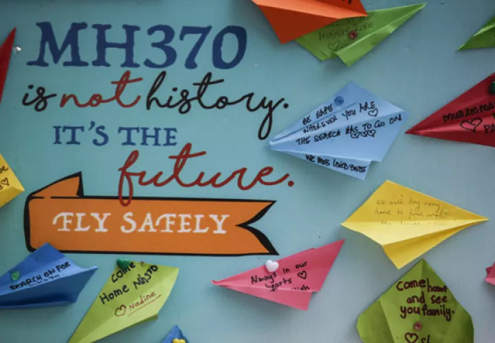 Los expertos confirmaron que tres fragmentos encontrados en Reunión, Mauricio y Pemba pertenecen al MH370, otras siete piezas -incluidas partes del interior de la cabina- lo son "casi con seguridad" y ocho más lo son "con alta probabilidad". FOTO/AP