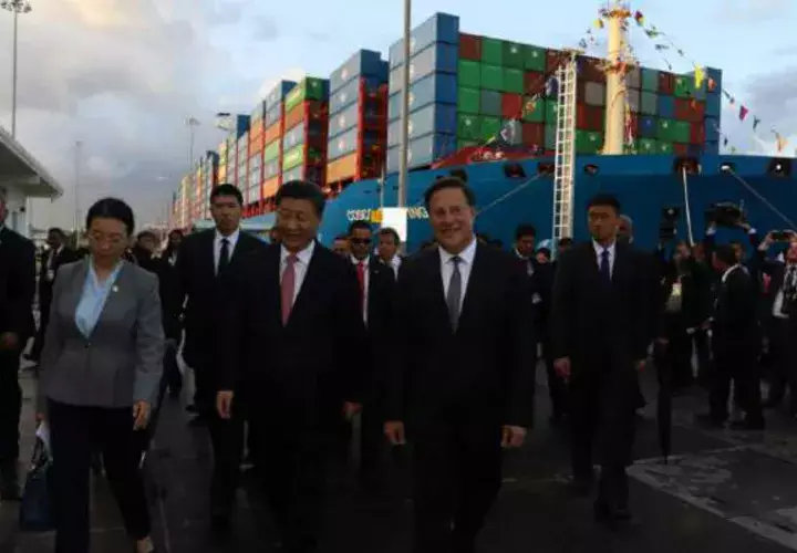 El mandatario de China Popular, el segundo usuario más importante del Canal de Panamá, visitó las esclusas de Cocolí para completar su visita a nuestro país. Víctor Arosemena