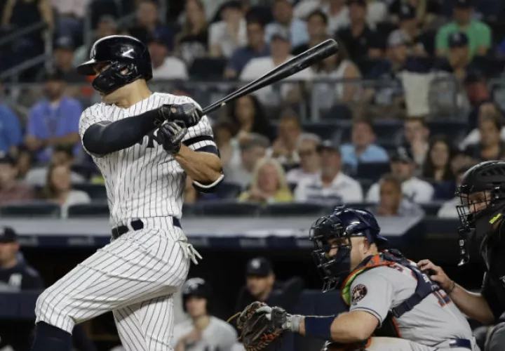Giancarlo Stanton conectó un par de sencillos. Foto:AP