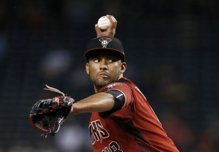 Delgado busca el camino de regreso a la MLB.