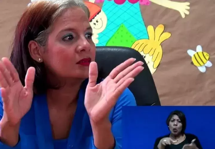 Yaribeth López, docente con discapacidad auditiva.
