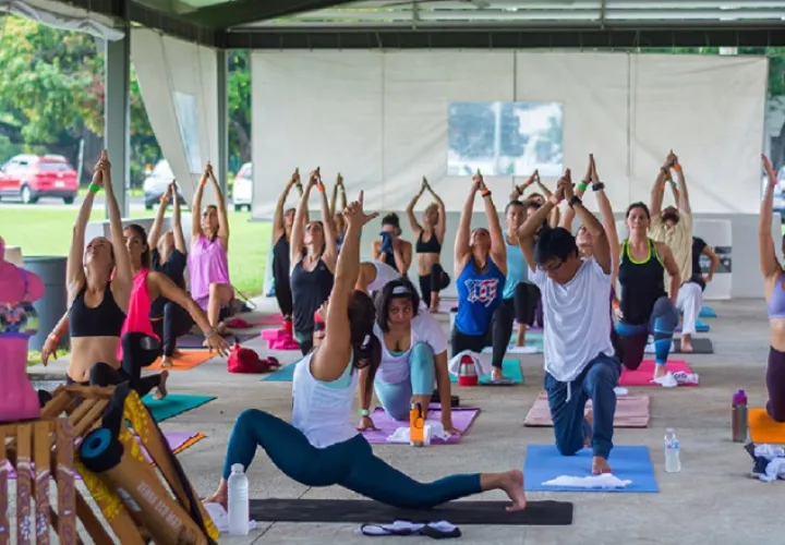 El yoga se considera uno de los muchos tipos de enfoques integradores de la salud. 