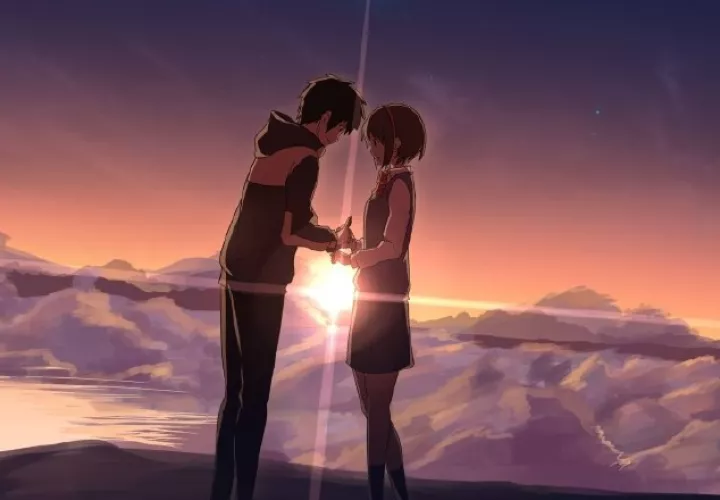 El joven Taki vive en Tokio, mientras que la joven Mitsuha en un pequeño pueblo en las montañas. 