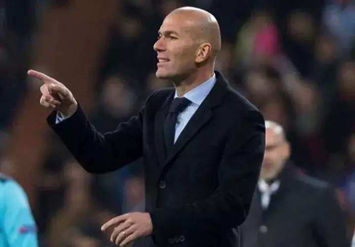 Zidane no da pistas de su futuro.