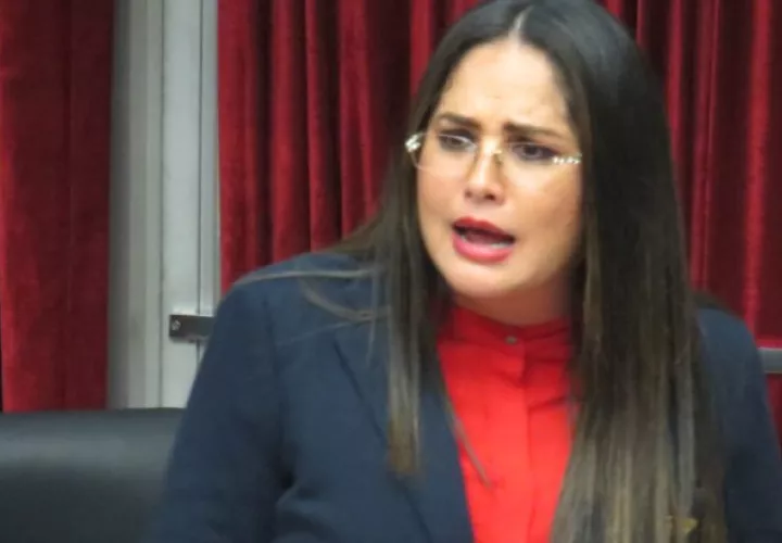Zulay Rodríguez denuncia ataques a su familia por reformas migratorias. Foto: Panamá América.