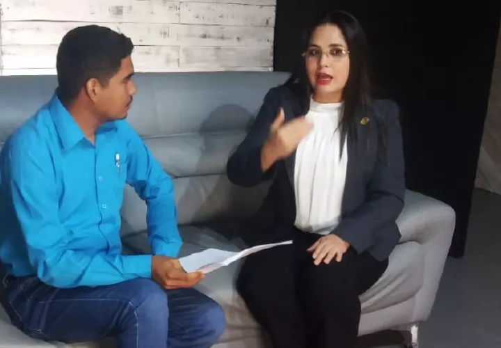 Zulay Rodríguez en "live" para Panamá América. Adiel Bonilla