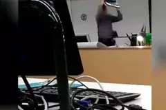 Profesor explota ante un alumno poco importa